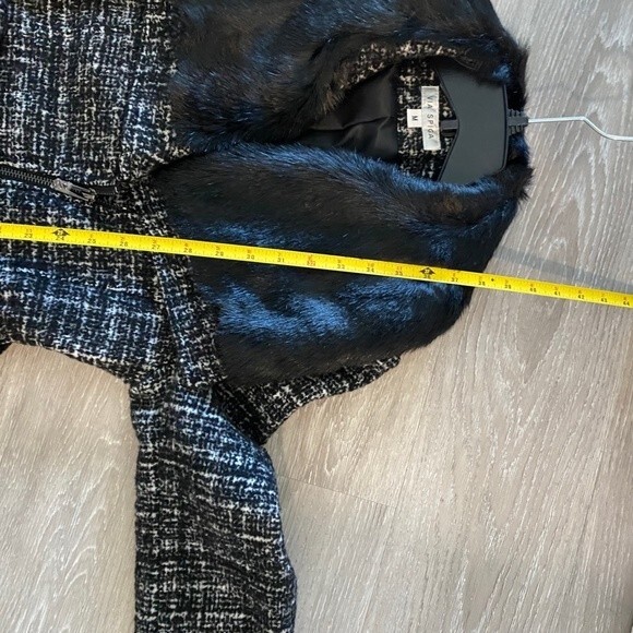 VIA SPIGA Women's Faux Fur Boucle Tweed Belted Coat. Black Tweed. Medium. Chic - Picture 14 of 14